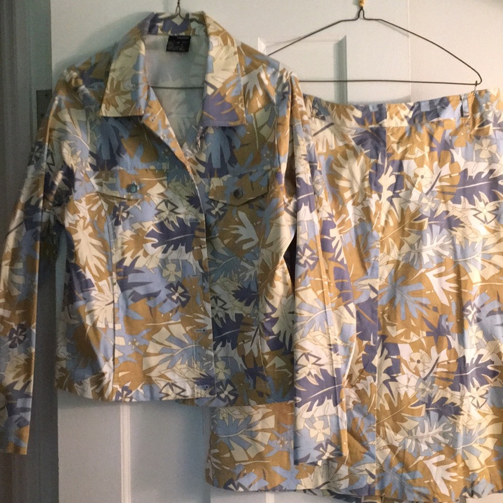 Two piece skirt set
